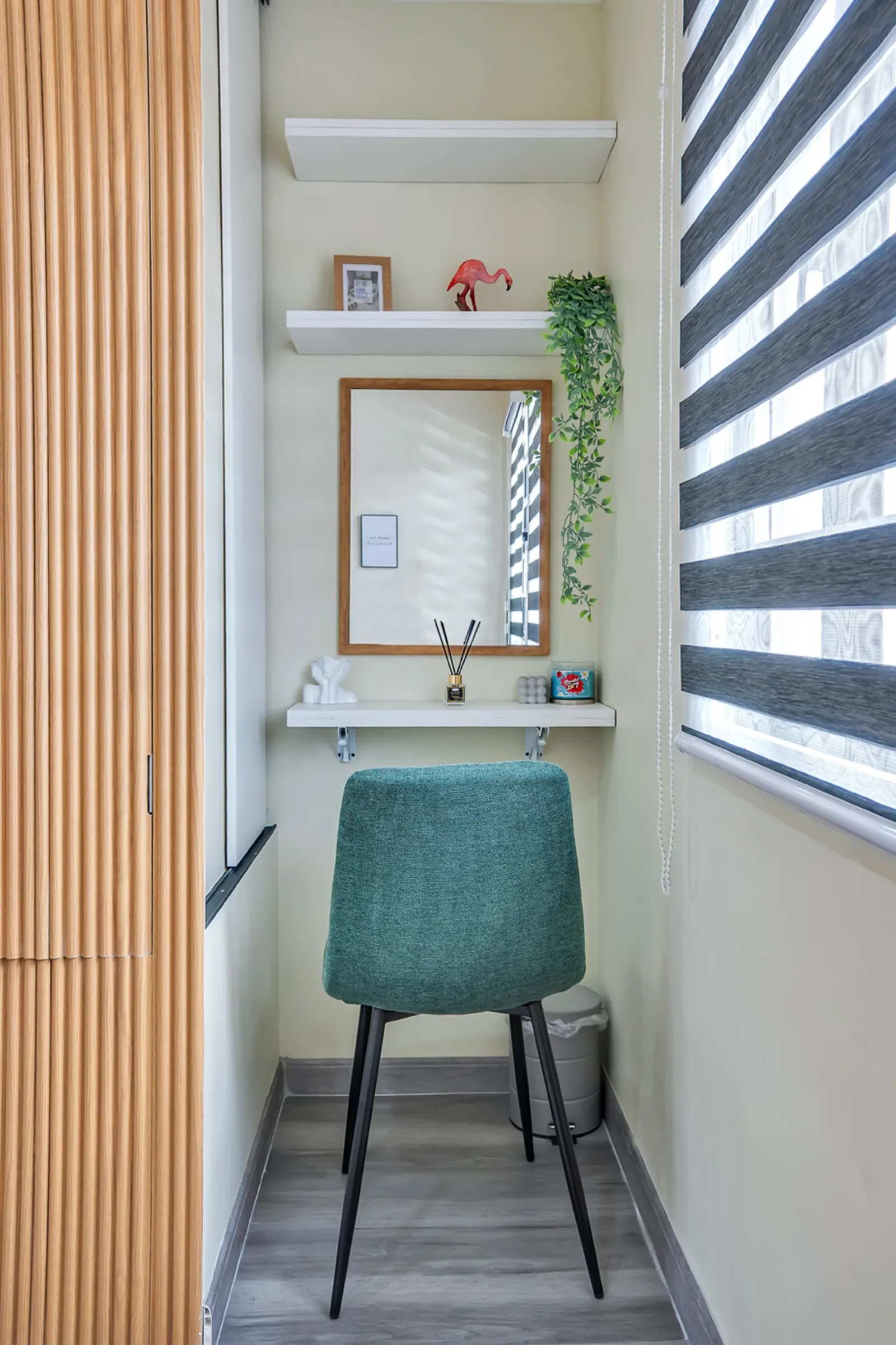 Vanity nook with mirror and chair