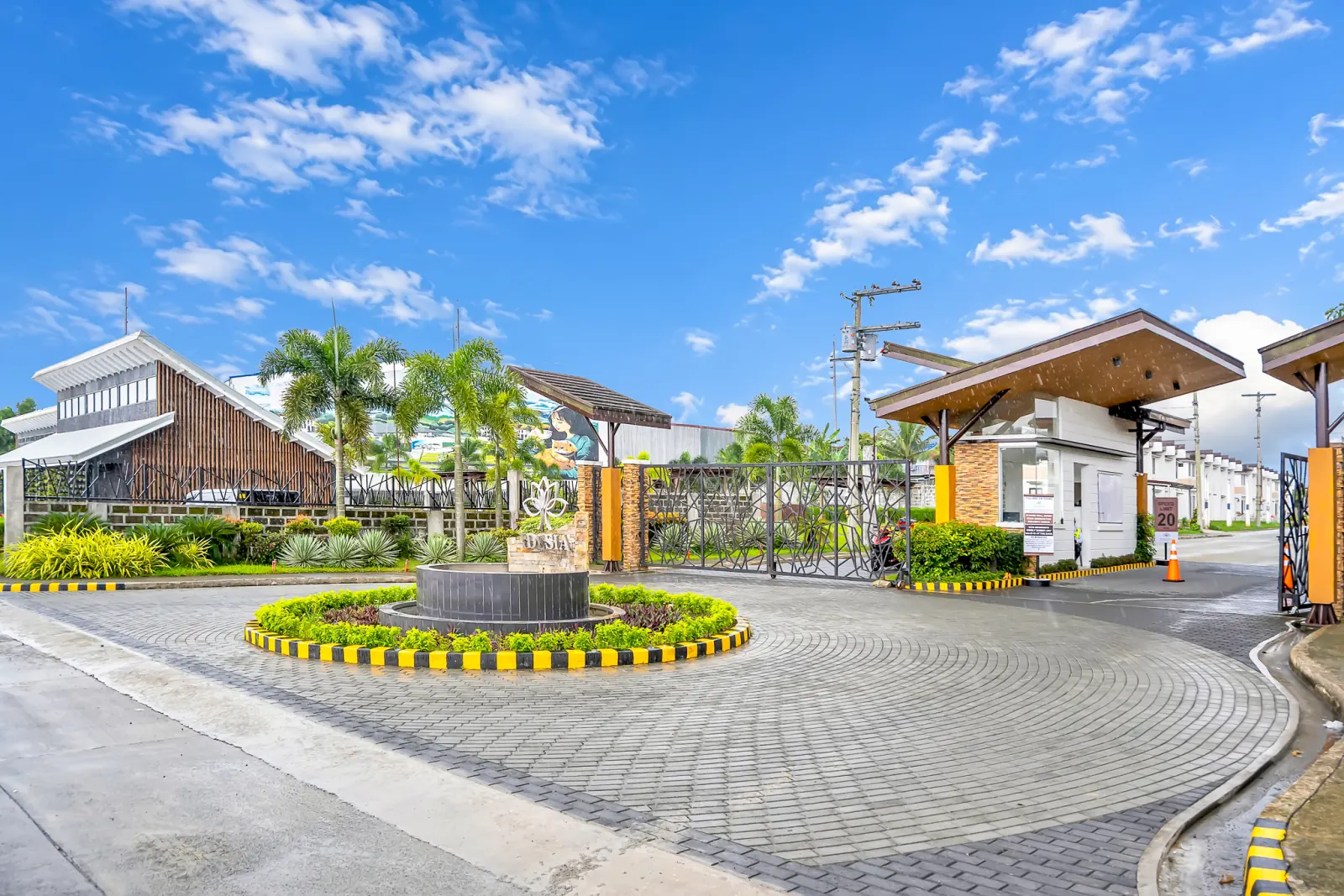 Idesia Lipa village entrance